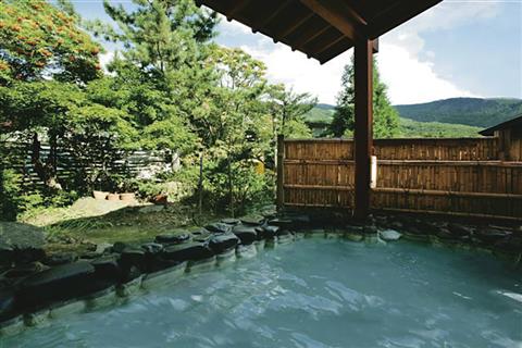 1泊目 五感の湯つるや　露天風呂(女性用)